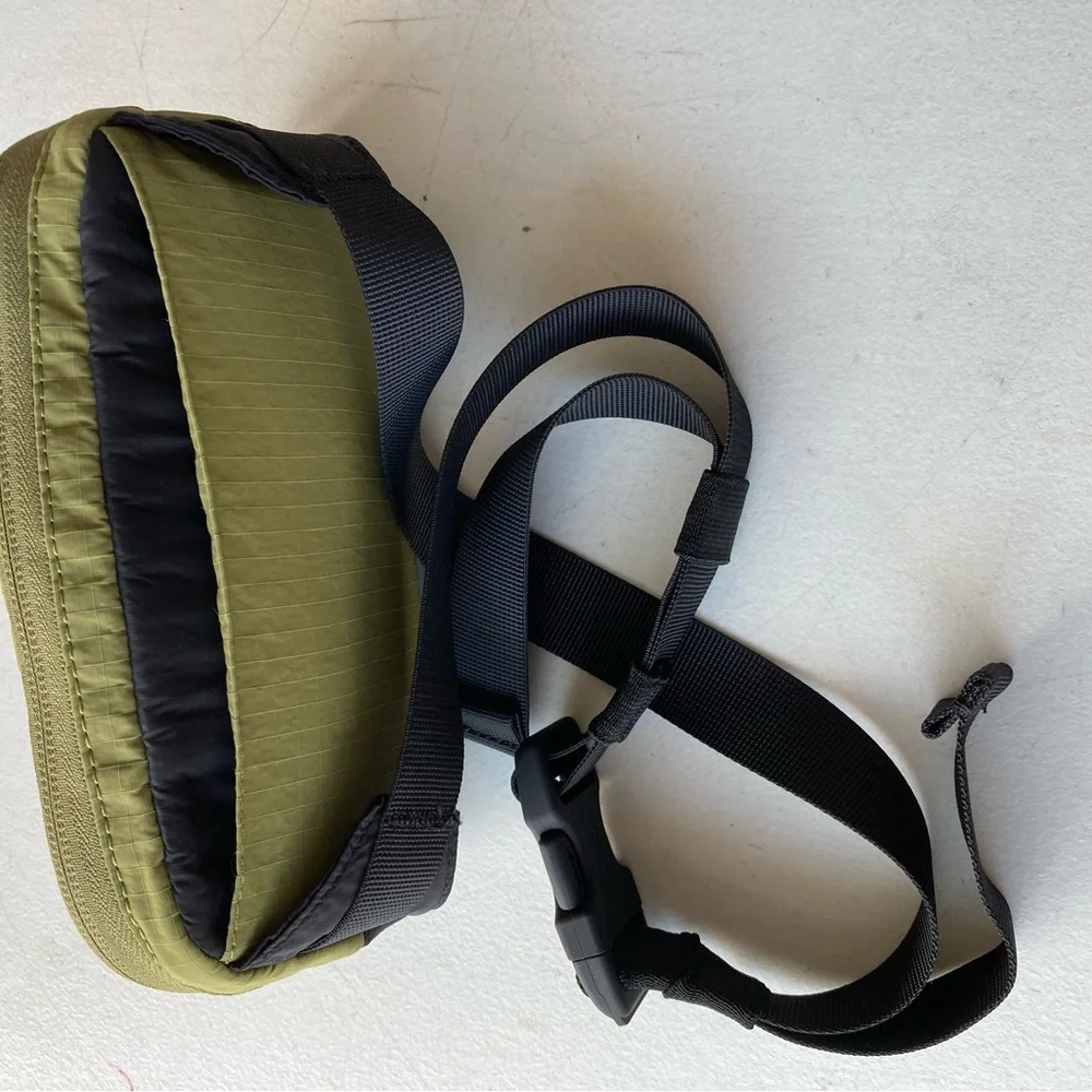 lululemon athletica Men's Belt Bag in Olive - Picture 4 of 5